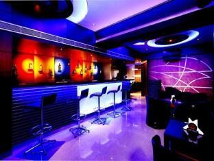The Nines Business Hotel Бангалор Экстерьер фото
